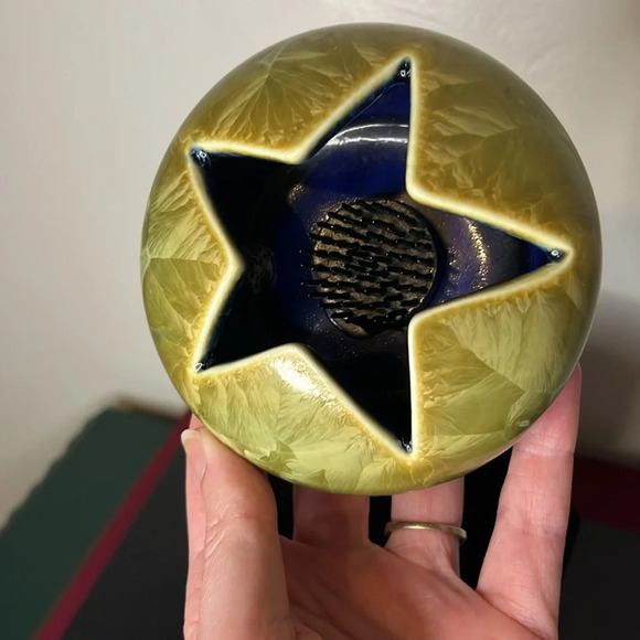 Edgecomb Potters Green Crystalline Glazed Star Cut Ikebana Vase Flower Frog - Picture 8 of 8